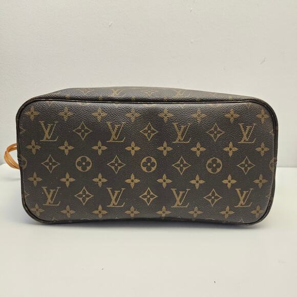 Louis Vuitton Monogram Neverfull MM Tote - Picture 3 of 10